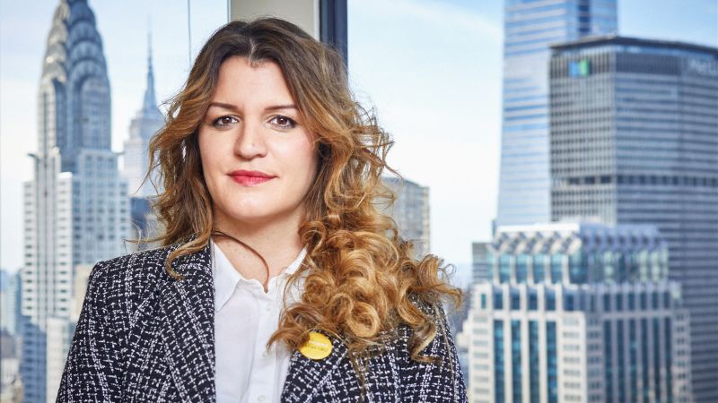 Министр Франции подвергся критике за появление на обложке журнала Playboy