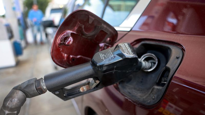 Как сокращение добычи нефти ОПЕК влияет на цены на бензин
