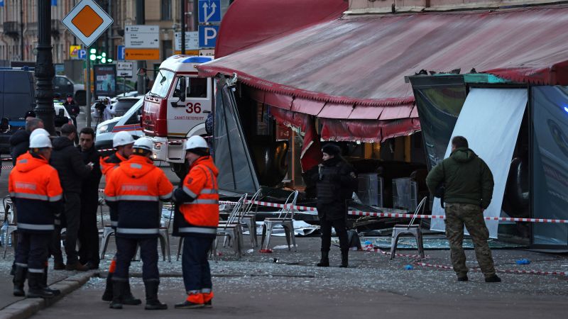 Взрыв в кафе Санкт-Петербурга унес жизнь известного блогера